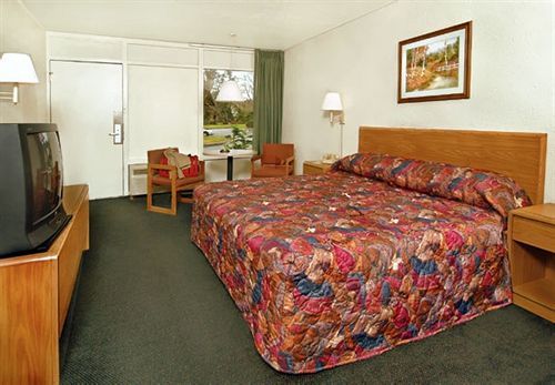Cayce Masters Inn I-26 מראה חיצוני תמונה